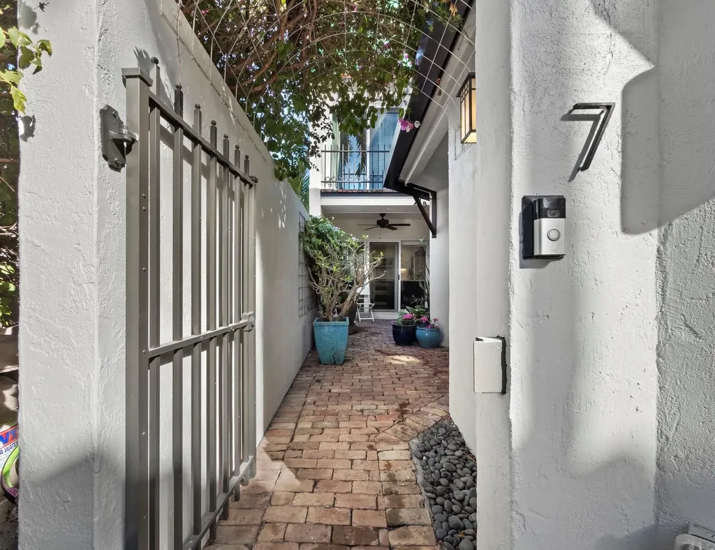 200 Cocoanut Avenue Sarasota FL 34236