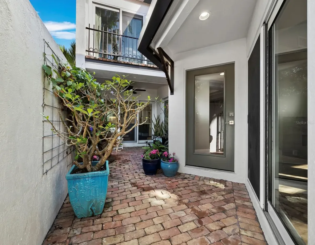 200 Cocoanut Avenue Sarasota FL 34236