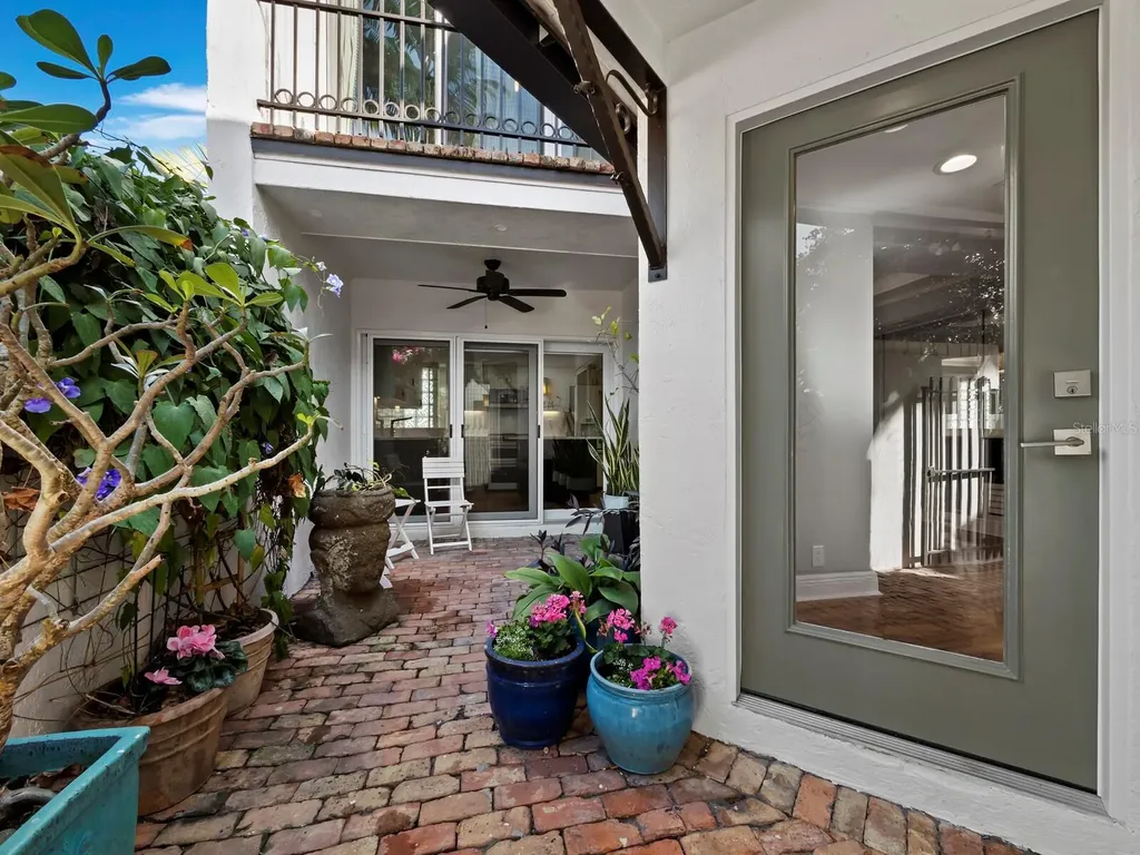 200 Cocoanut Avenue Sarasota FL 34236