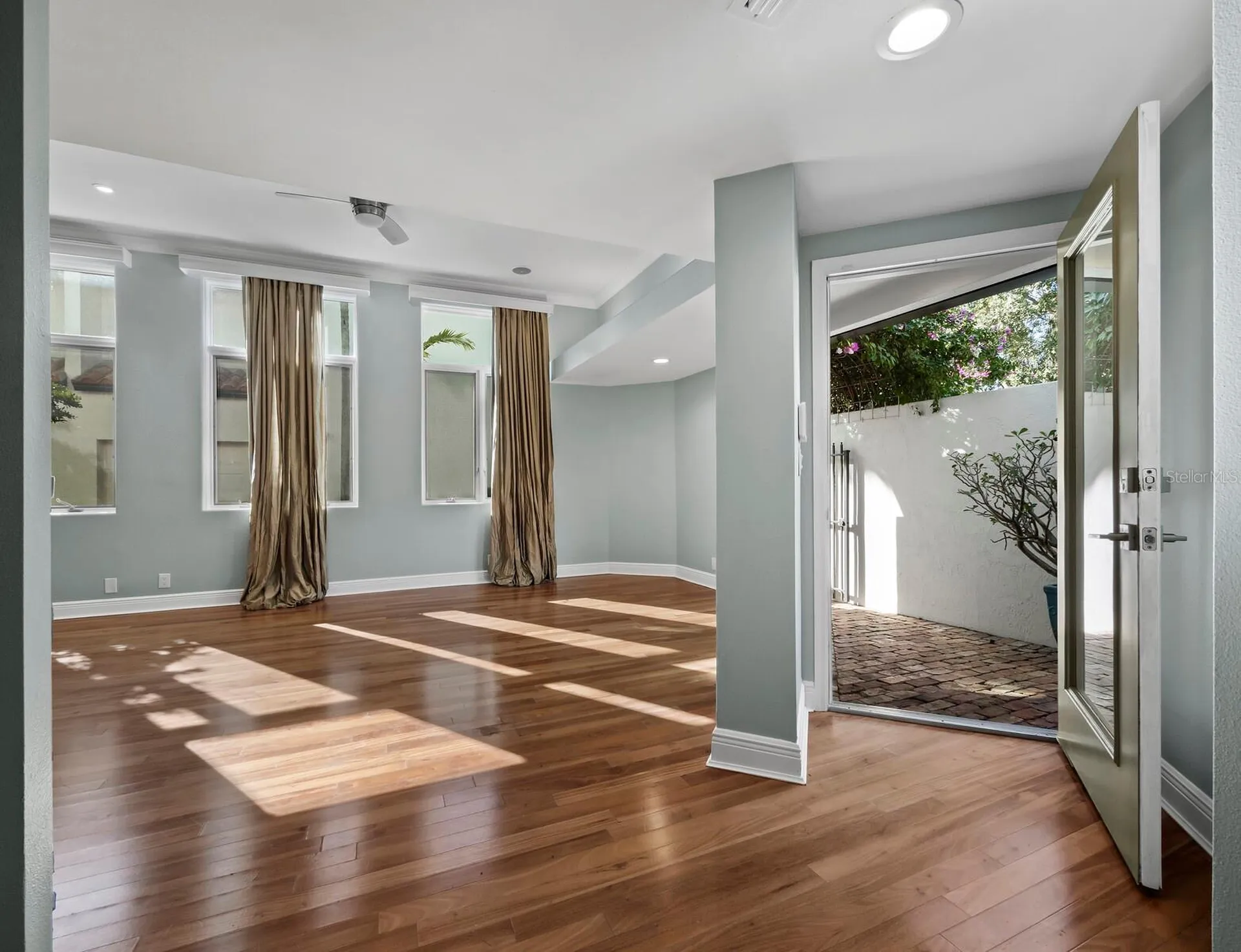 200 Cocoanut Avenue Sarasota FL 34236
