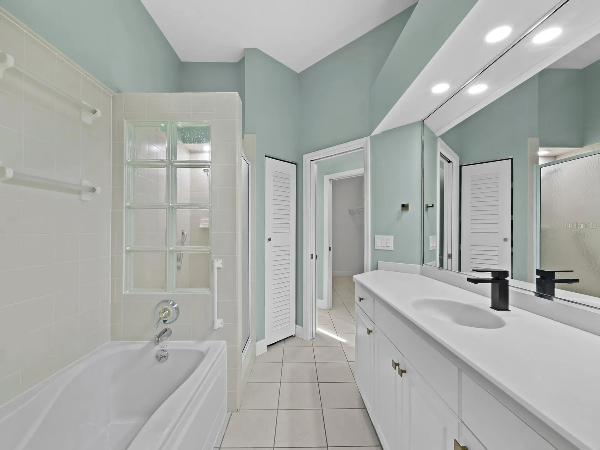 200 Cocoanut Avenue Sarasota FL 34236