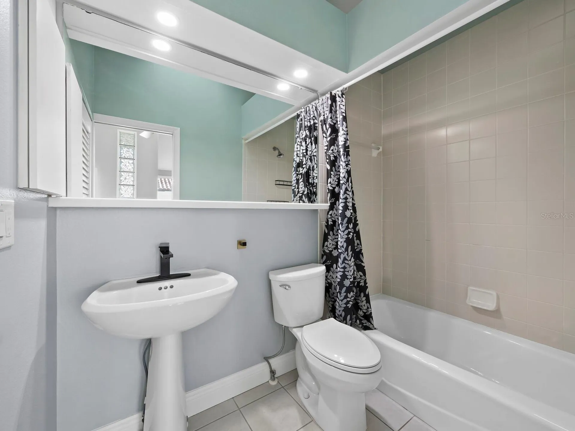 200 Cocoanut Avenue Sarasota FL 34236
