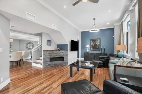 200 Cocoanut Avenue Sarasota FL 34236