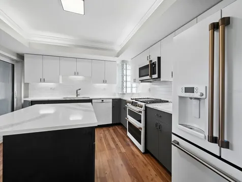 200 Cocoanut Avenue Sarasota FL 34236