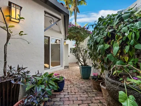 200 Cocoanut Avenue Sarasota FL 34236