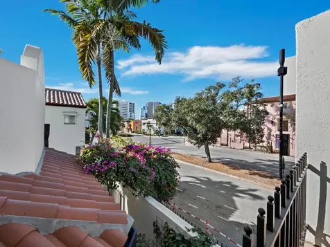200 Cocoanut Avenue Sarasota FL 34236