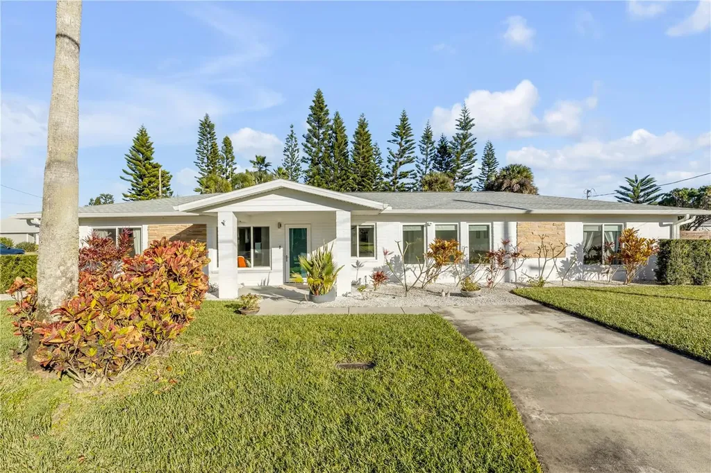 905 N Peninsula Avenue New Smyrna Beach FL 32169