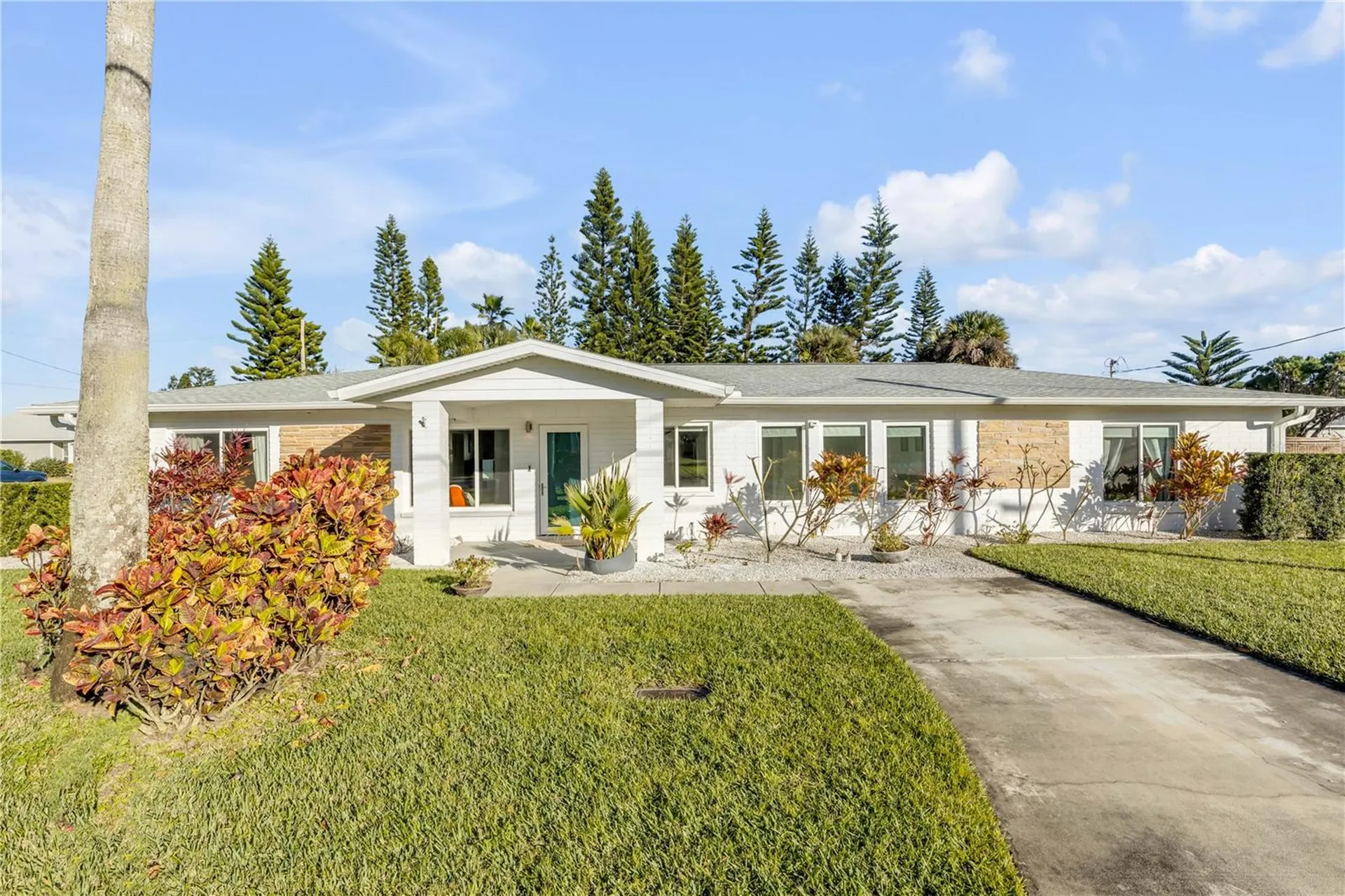 905 N Peninsula Avenue New Smyrna Beach FL 32169