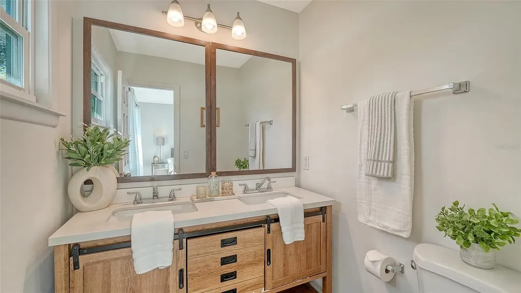 209 Briggs Court Sarasota FL 34237