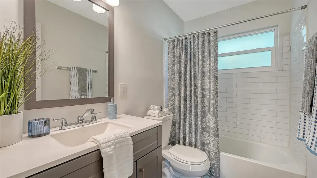 209 Briggs Court Sarasota FL 34237