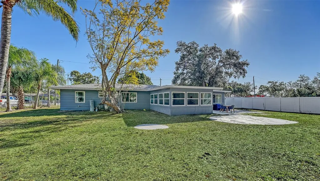 209 Briggs Court Sarasota FL 34237