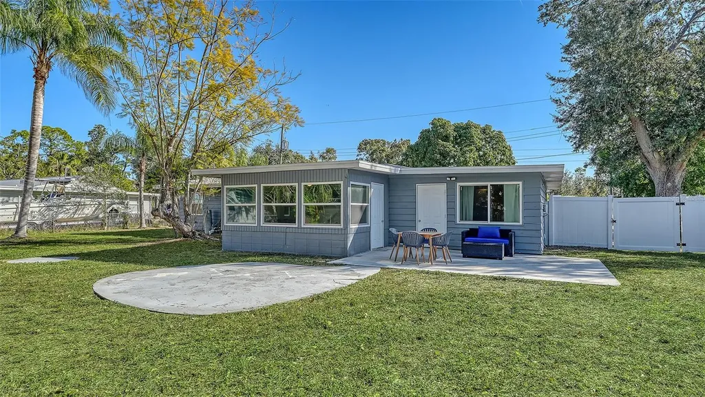 209 Briggs Court Sarasota FL 34237