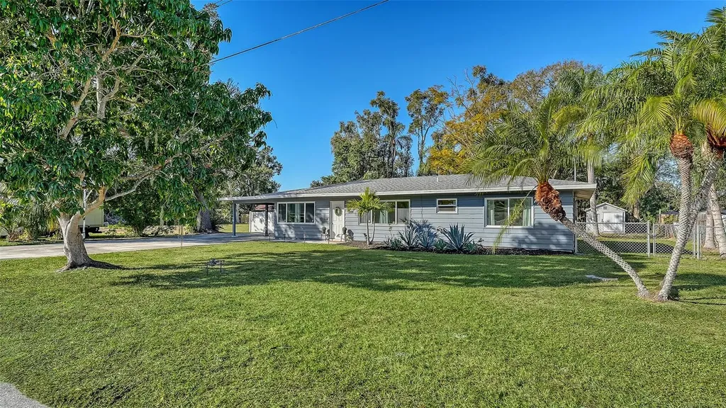 209 Briggs Court Sarasota FL 34237
