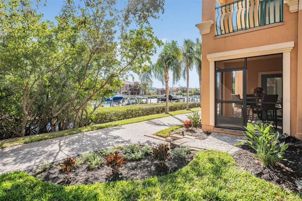 2733 Via Cipriani Clearwater FL 33764