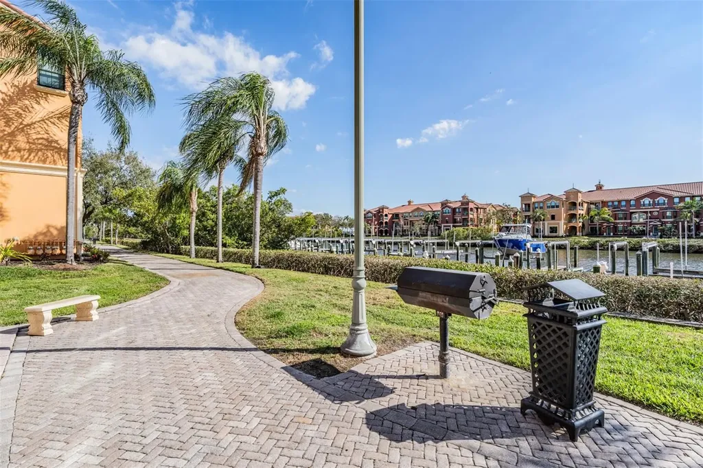 2733 Via Cipriani Clearwater FL 33764