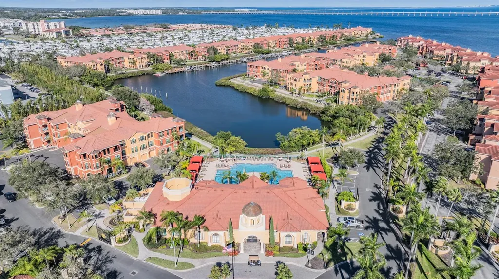 2733 Via Cipriani Clearwater FL 33764