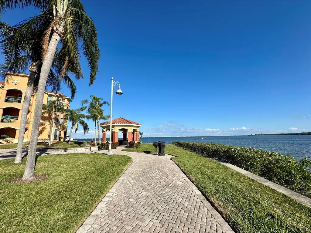 2733 Via Cipriani Clearwater FL 33764