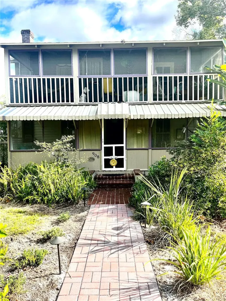 908 N Clayton Street Mount Dora FL 32757
