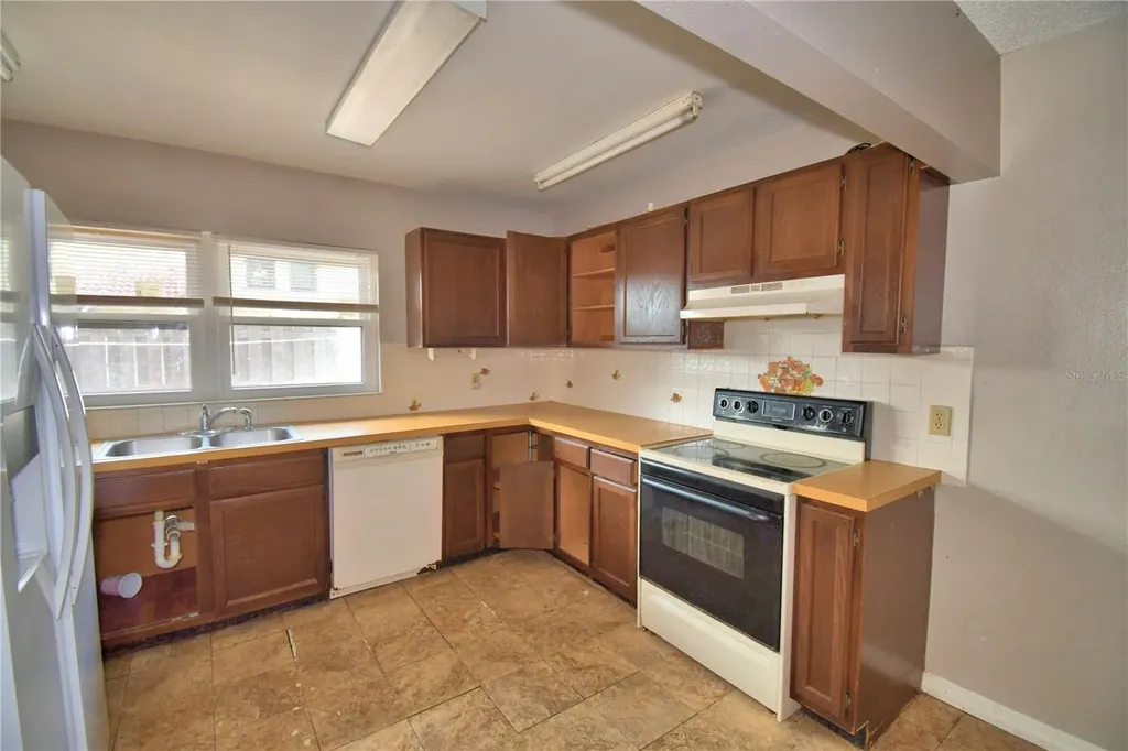 573 Hunter Circle Kissimmee FL 34758