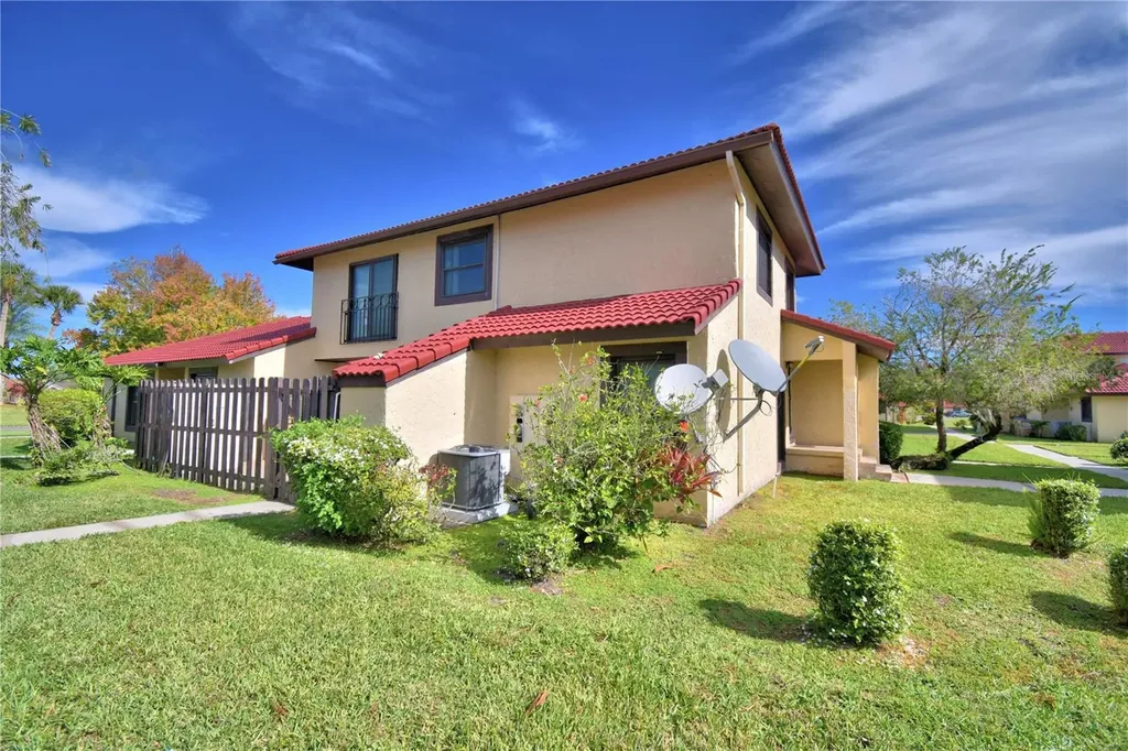 573 Hunter Circle Kissimmee FL 34758