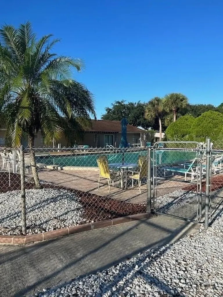 79 Eagle Point S Osteen FL 32764