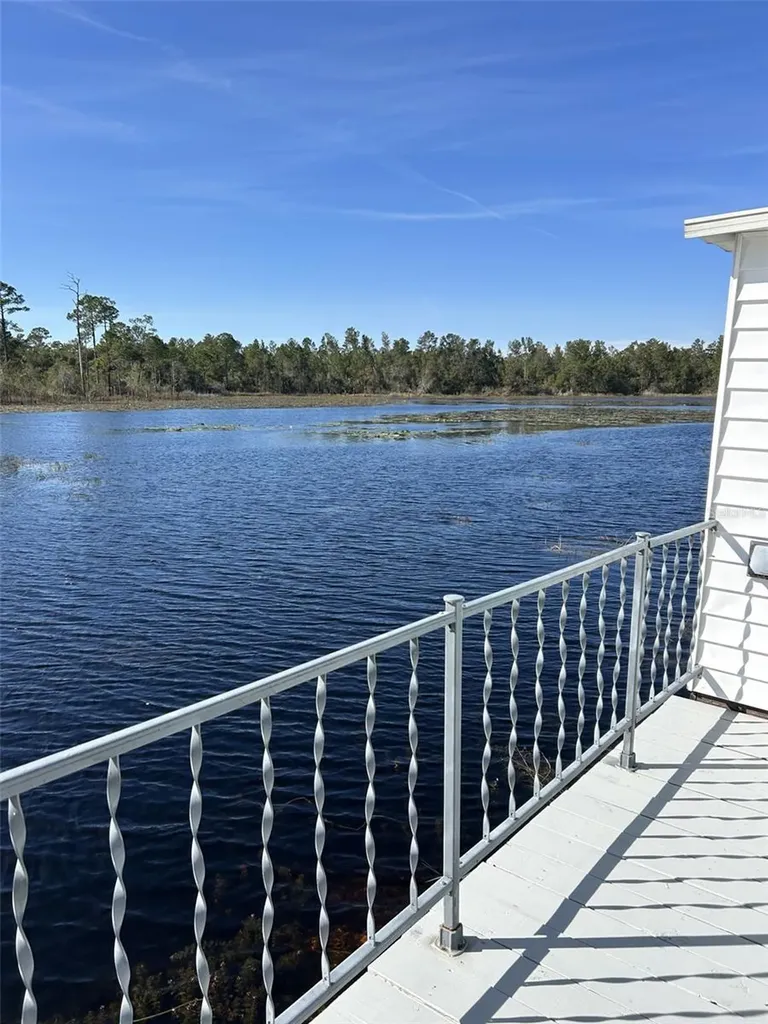 79 Eagle Point S Osteen FL 32764