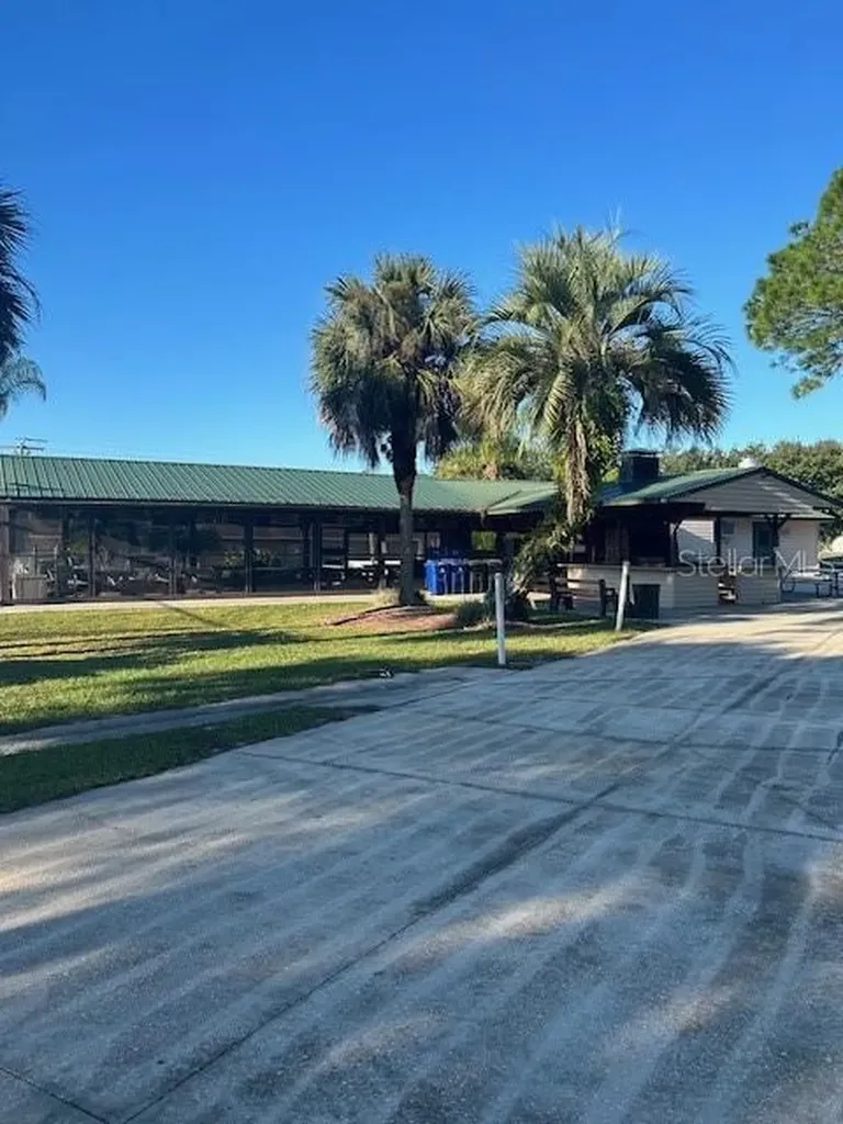 79 Eagle Point S Osteen FL 32764