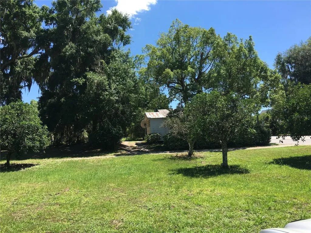 13785 S Highway 25 Ocklawaha FL 32179