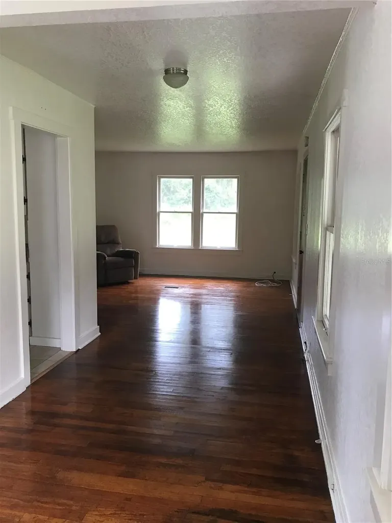 13785 S Highway 25 Ocklawaha FL 32179