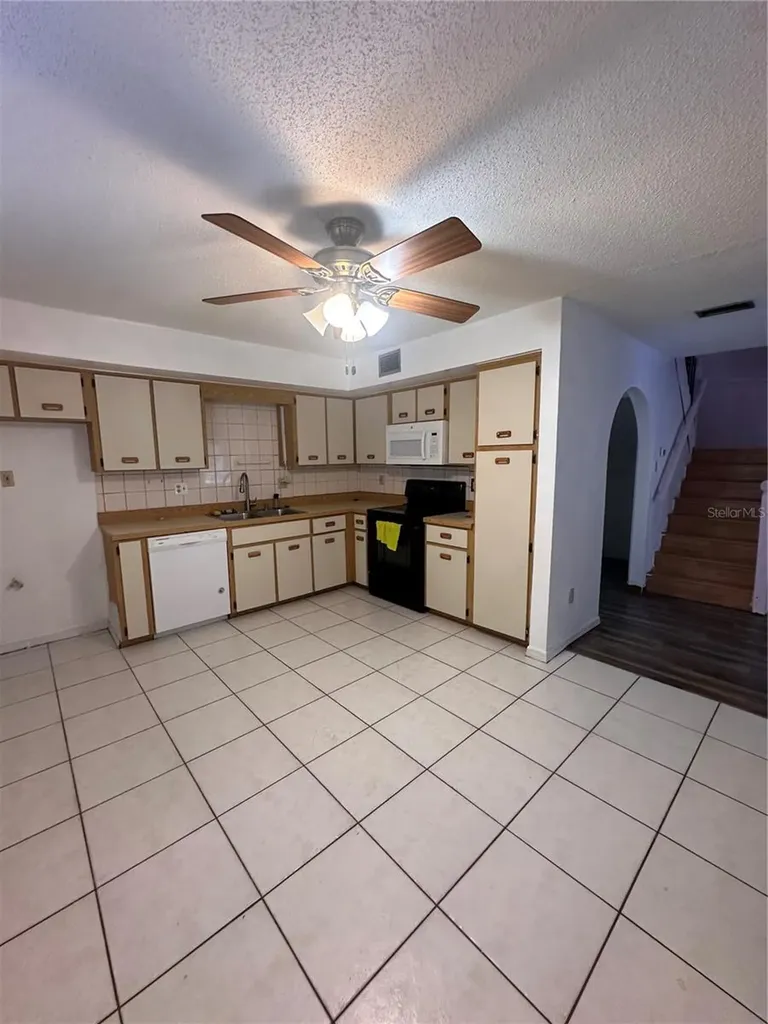 2016 Oak Meadow Circle South Daytona FL 32119