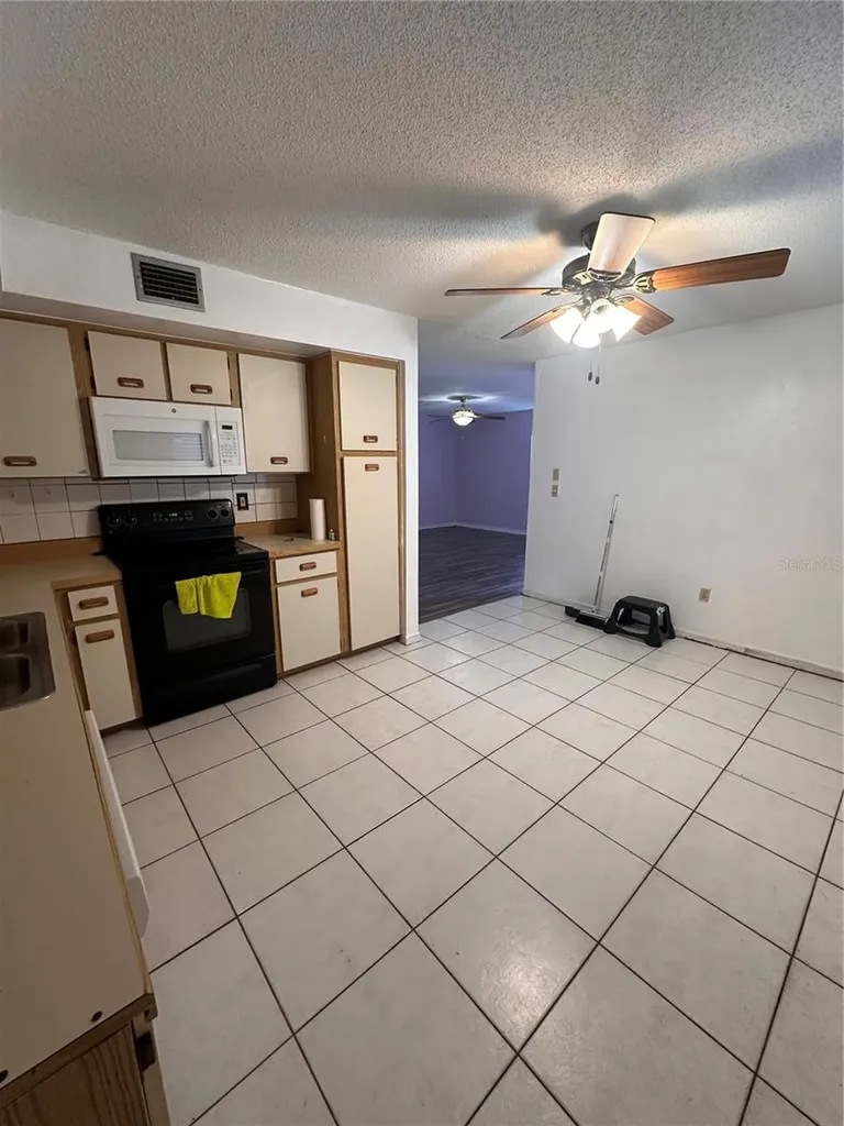 2016 Oak Meadow Circle South Daytona FL 32119