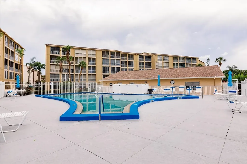 3785 Lake Bayshore Drive Bradenton FL 34205