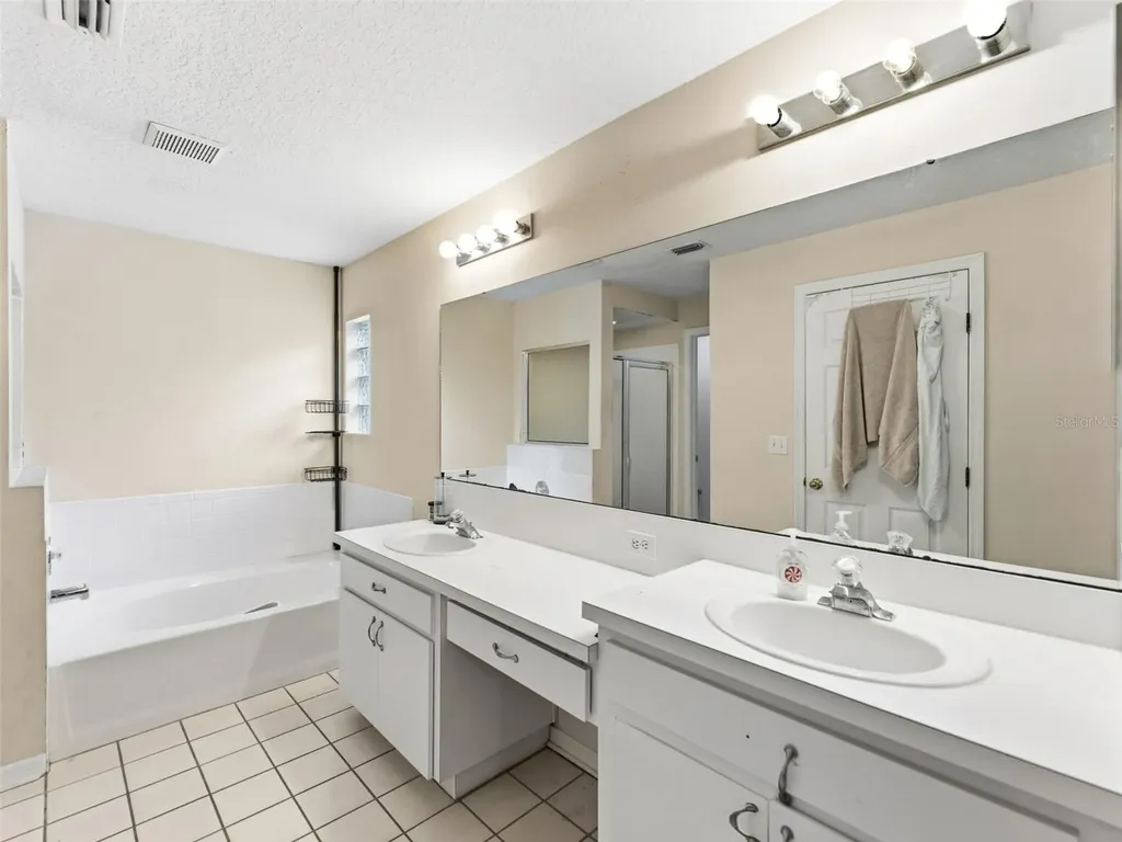 17704 Nathans Drive Tampa FL 33647