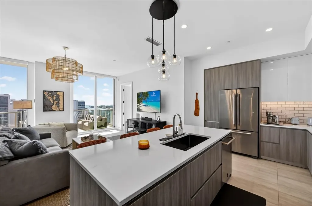301 Quay Commons Sarasota FL 34236