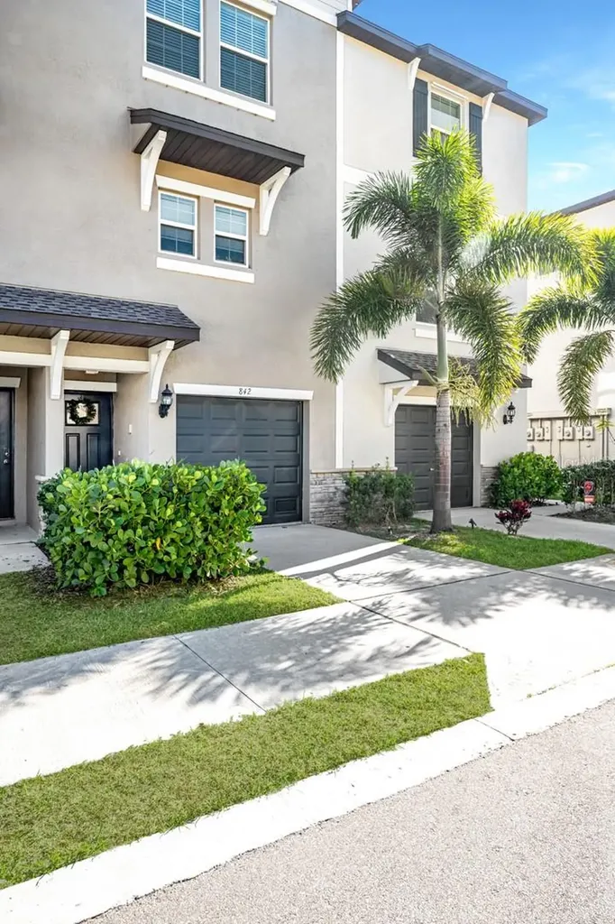 842 Tennyson Mill Circle Tampa FL 33619