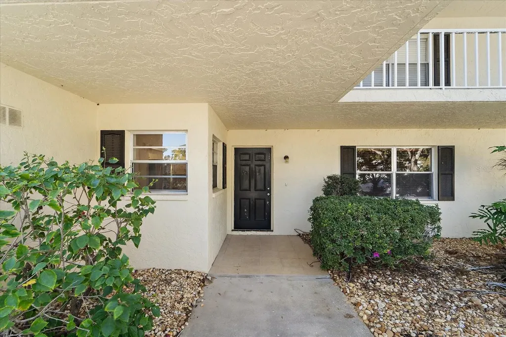 7860 Palm Aire Lane Sarasota FL 34243