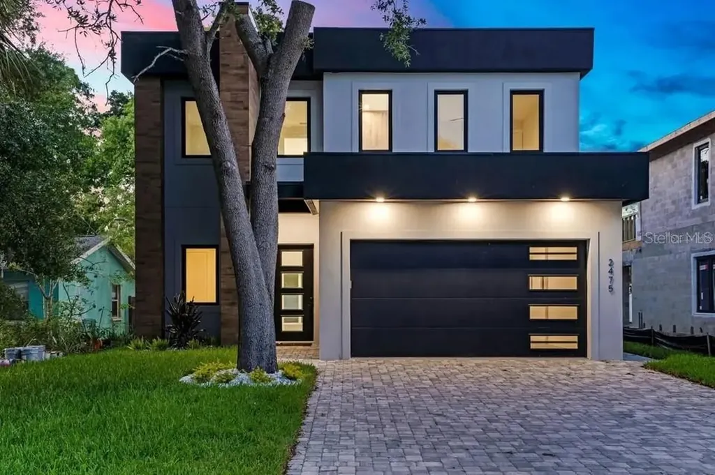 2475 Bay Street Sarasota FL 34237
