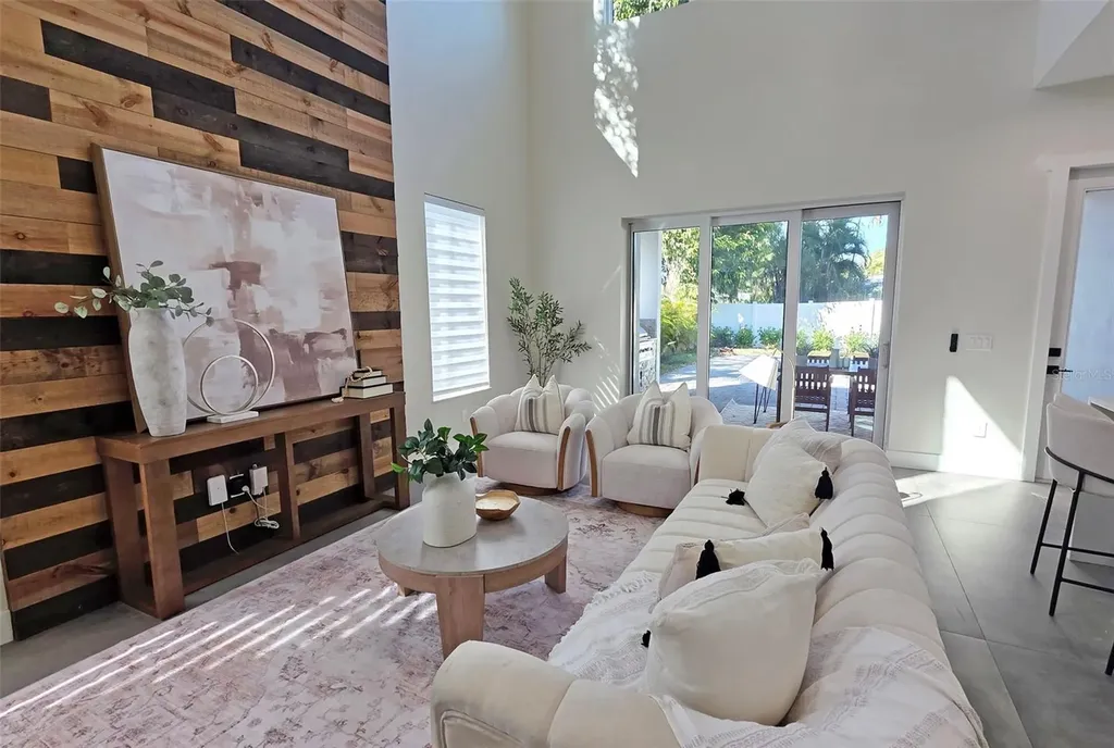 2475 Bay Street Sarasota FL 34237
