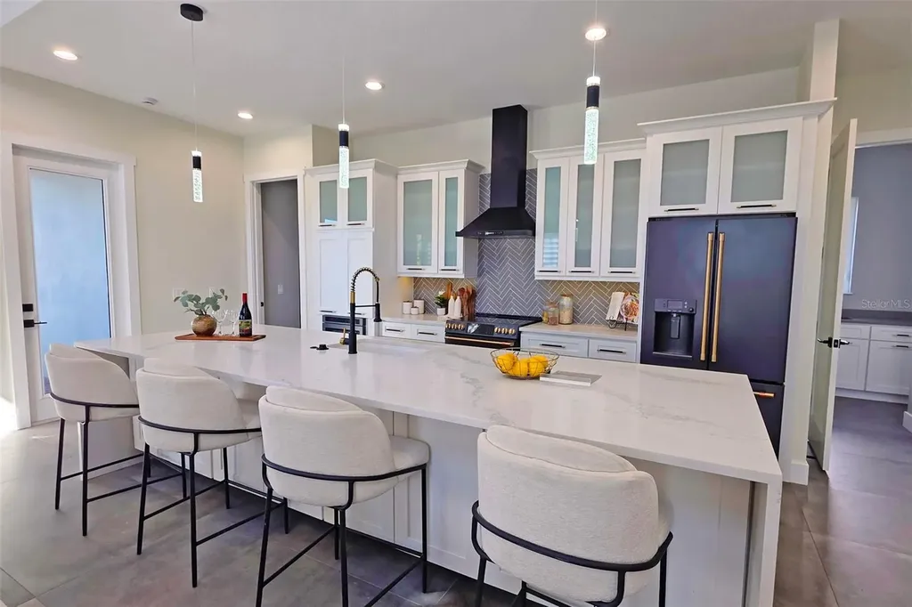 2475 Bay Street Sarasota FL 34237