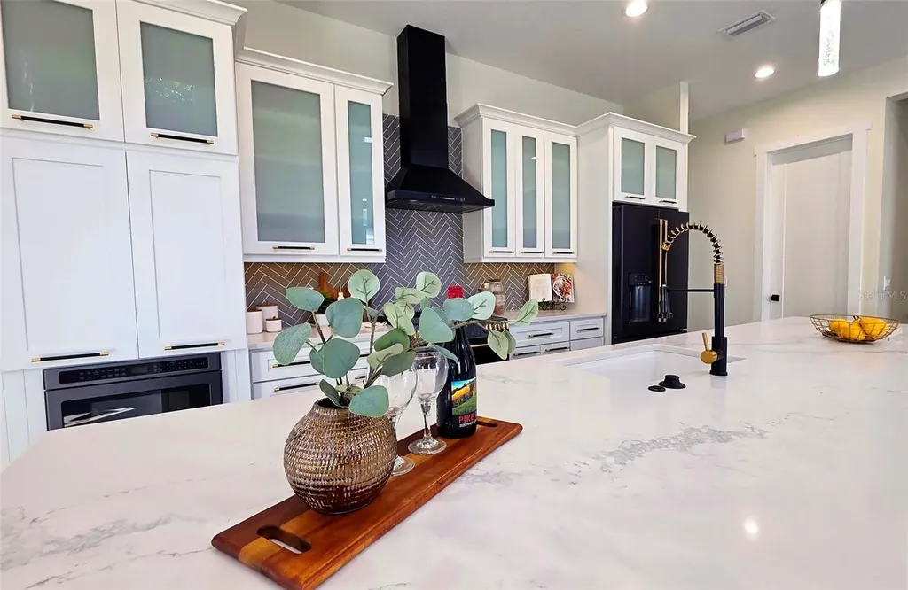 2475 Bay Street Sarasota FL 34237