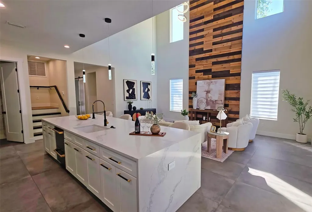 2475 Bay Street Sarasota FL 34237