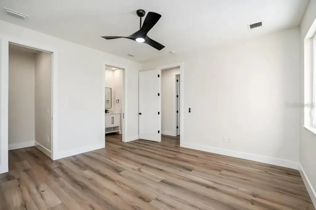 2475 Bay Street Sarasota FL 34237