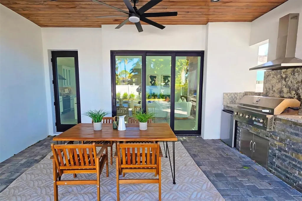 2475 Bay Street Sarasota FL 34237