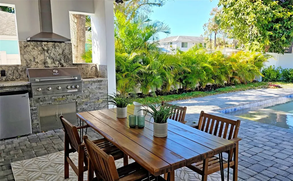 2475 Bay Street Sarasota FL 34237