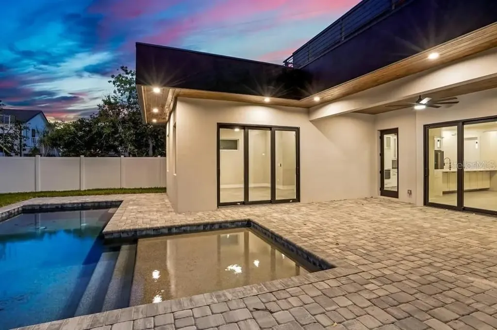 2475 Bay Street Sarasota FL 34237