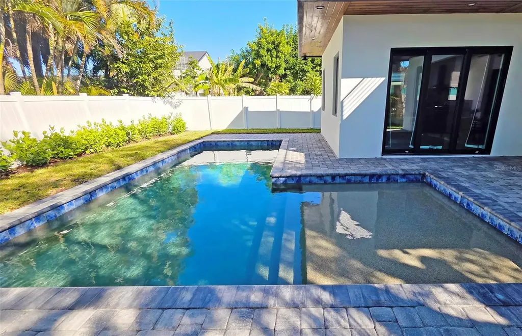 2475 Bay Street Sarasota FL 34237
