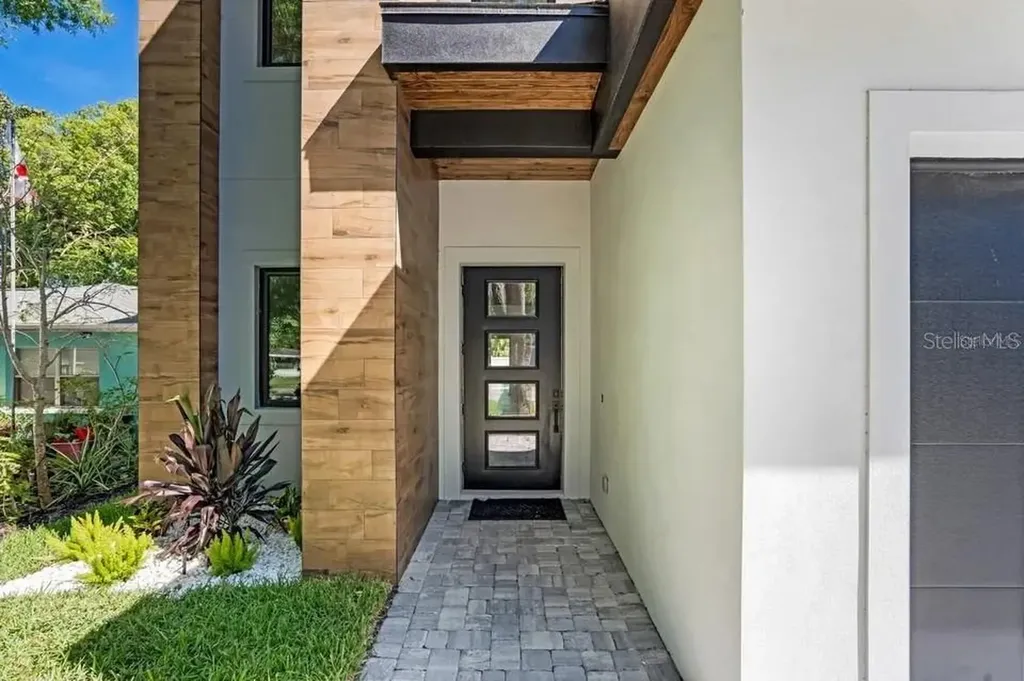 2475 Bay Street Sarasota FL 34237