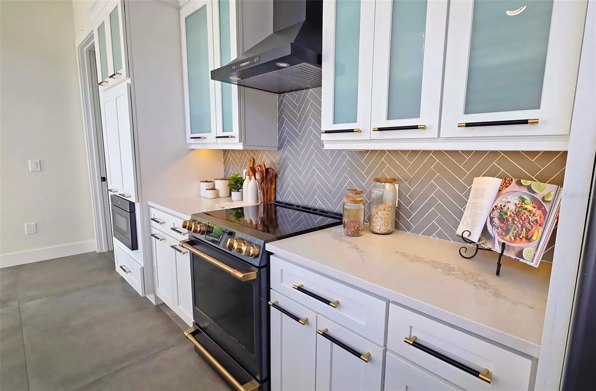 2475 Bay Street Sarasota FL 34237