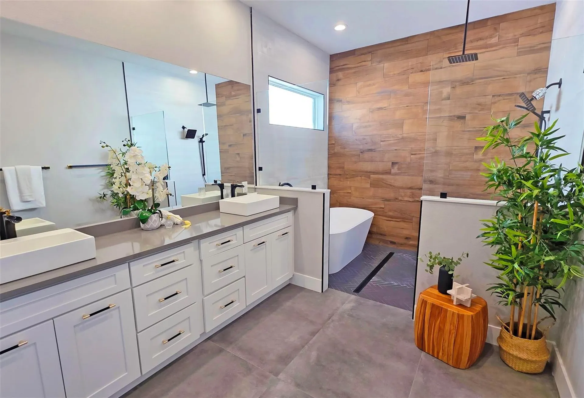 2475 Bay Street Sarasota FL 34237