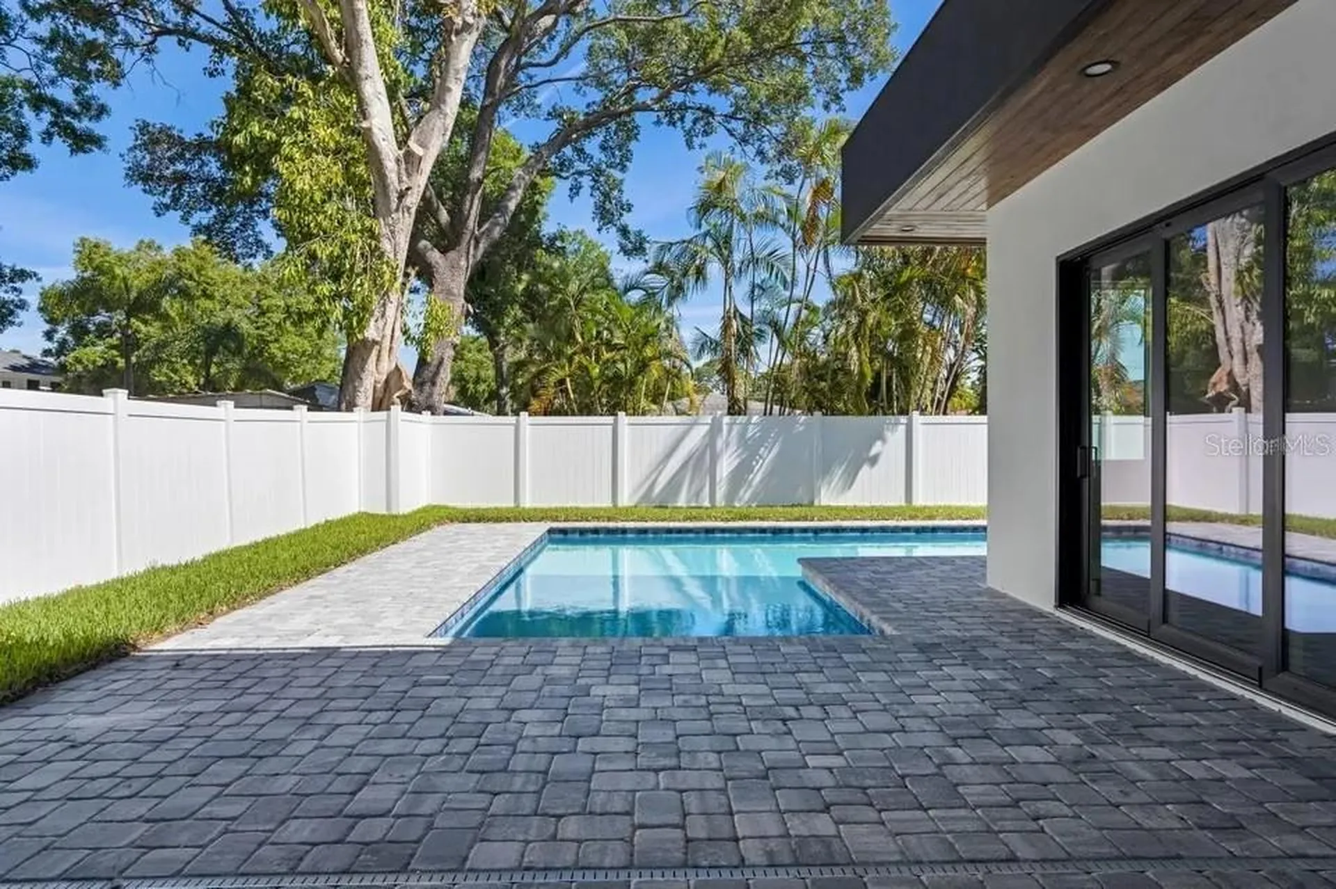 2475 Bay Street Sarasota FL 34237